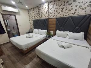 Postel nebo postele na pokoji v ubytování Capital Of Delhi Darshan Hotel