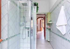 a bathroom with a shower and a walk in shower at Hostly - Il Gelsomino di San Prospero in Cascina +47 photos