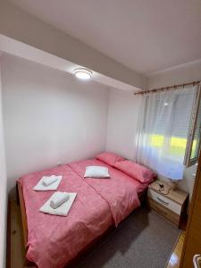 Postel nebo postele na pokoji v ubytování Apartman KALJEVIĆ