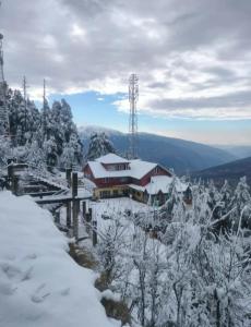 Gallery image of HOTEL SHAHI Santoor in Patnitop