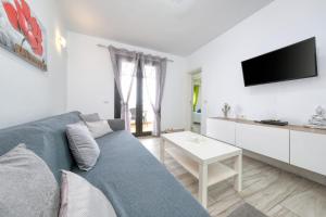 Et tv og/eller underholdning på Bungalow La Marisma - By Lanzarote Vacation Homes