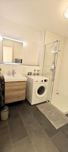 Bilik mandi di Ferienwohnung Seemöwe