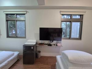 Uma cama ou camas num quarto em 幸運草輕旅