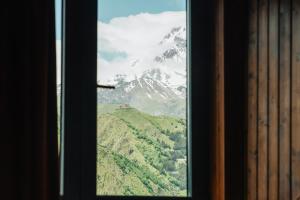 Pemandangan gunung umum atau pemandangan gunung yang diambil dari hotel