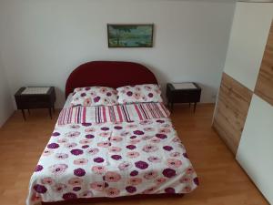 Ένα ή περισσότερα κρεβάτια σε δωμάτιο στο Apartment Ajsa