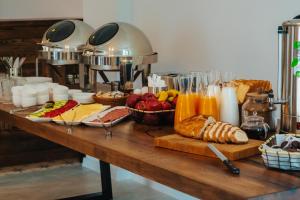Makanan di atau berdekatan hotel