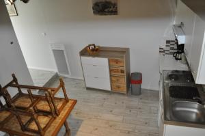 Kuchyň nebo kuchyňský kout v ubytování Chambres d'Hotes La Mouline