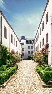 a cobblestone street in front of a building at Hofgarten 1824 Hotel garni in Dresden