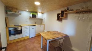 a small kitchen with a table and a counter top at A Cabaña do Cumiar in Ponteareas