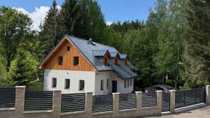 Budova, kde se vila nachází