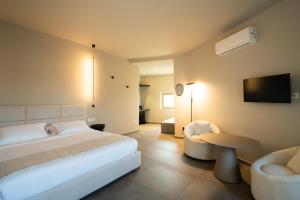 Postel nebo postele na pokoji v ubytování Black Diamond Suites