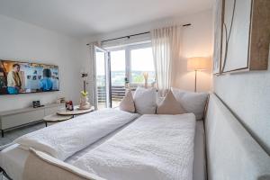 Ein Bett oder Betten in einem Zimmer der Unterkunft Gemütliche Ferienwohnung mit Berg und Alpsee Panorama im Allgäu