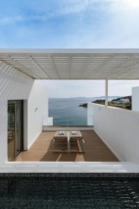 Balkón nebo terasa v ubytování Infinity View Hotel Tinos
