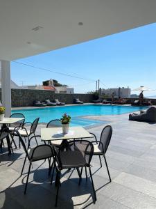 Bazén v ubytovaní Anna-Maria Mykonos Hotel alebo v jeho blízkosti