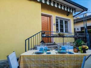 a table with plates and glasses on top at Villetta Alfredo a Torre del Lago in Torre del Lago Puccini +12 photos