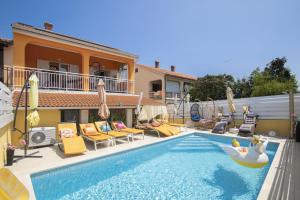 Bazén v ubytování Venus Holiday House with Pool nebo v jeho okolí