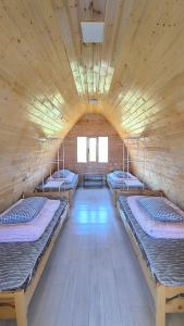 Postel nebo postele na pokoji v ubytování Guesthouse Snow Leopard - 'Ak Ilbirs'