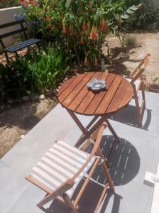 Ảnh trong thư viện ảnh của Two Palm Trees 1 ở Adamas