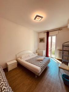 a bedroom with a bed and a large window at Appartamento cittadella in Verona