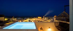 Bazén v ubytování Tataki Family Hotel nebo v jeho okolí