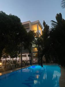 Bazén v ubytování Breezebay Pool hotel nebo v jeho okolí