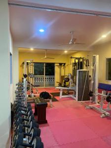Fitness centrum a/nebo fitness zařízení v ubytování Breezebay Pool hotel