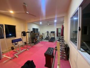 Fitness centrum a/nebo fitness zařízení v ubytování Breezebay Pool hotel