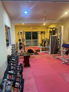 Fitness centrum a/nebo fitness zařízení v ubytování Breezebay Pool hotel
