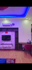 Μια τηλεόραση ή/και κέντρο ψυχαγωγίας στο Arsh Hotel & Restaurant
