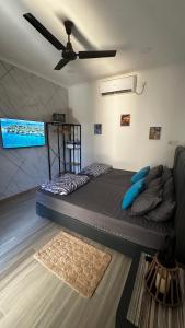 Postel nebo postele na pokoji v ubytování Grande Maldives Inn