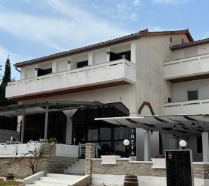 a building with a balcony and a patio at Villa Finera in Premantura