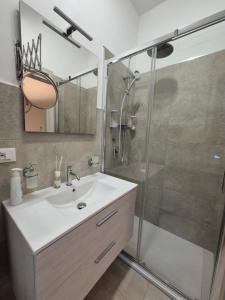 A bathroom at Sicily Neapolis Apartment & Rooms