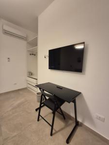 A television and/or entertainment centre at Sicily Neapolis Apartment & Rooms