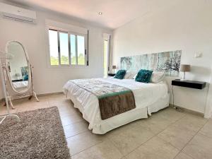 Posteľ alebo postele v izbe v ubytovaní Casa Con Vista -Luxury villa in Moraira