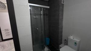 Et badeværelse på La Siesta Beach Resort + 1 billede