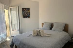 Postel nebo postele na pokoji v ubytování Haut de villa vue mer 3 pièces climatisé & wifi 4 à 6 personnes