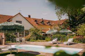 Bazén v ubytování Hotel Mühle nebo v jeho okolí