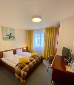 Postel nebo postele na pokoji v ubytování Hotel zum Roten Löwen