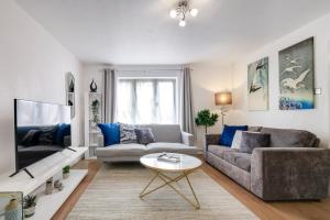 Posezení v ubytování Sharp Close 4 Bedroom, 2 Bathroom in Aylesbury