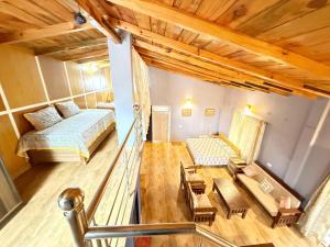 Cannery Row Chalet客房内的一张或多张床位