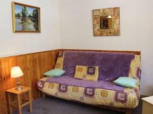 a small bedroom with a bed with a purple blanket at Studio cabine avec coin nuit, 6 couchages, balcon, centre station Vars Les Claux, proche pistes et commerces - FR-1-330B-198 in Vars