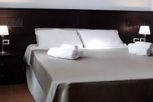 Voodi või voodid majutusasutuse MC Hotel toas