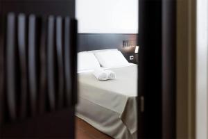 Voodi või voodid majutusasutuse MC Hotel toas