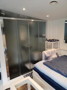 a bedroom with a shower and a bed at Villa Baneheia in Kristiansand