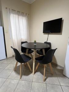 a table and chairs in a room with a tv at Dep 7 Zona Cardiológico Centro in Corrientes