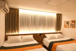 Postel nebo postele na pokoji v ubytování New Sale 스테이 컴포트 강남 Stay Comfort Gangnam