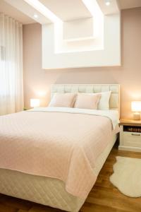 Postel nebo postele na pokoji v ubytování Cherry Lux Apartments