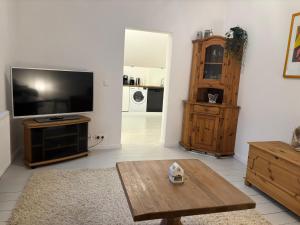 Et tv og/eller underholdning på Gemütliche Ferienwohnung mit eigenem Eingang am Speldorfer Wald + 9 billeder