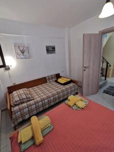 Posteľ alebo postele v izbe v ubytovaní Orange_Blue_Аpartment N2 near sea + 30 fotografií