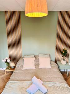 Ένα ή περισσότερα κρεβάτια σε δωμάτιο στο Jungle Deluxe Fontainebleau #INSEAD #CENTRE